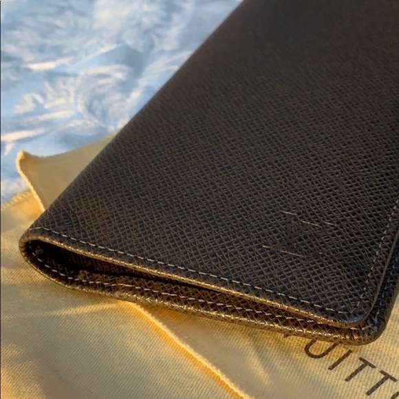 Louis Vuitton Brazza Brown Taiga Leather - Picture 4 of 8